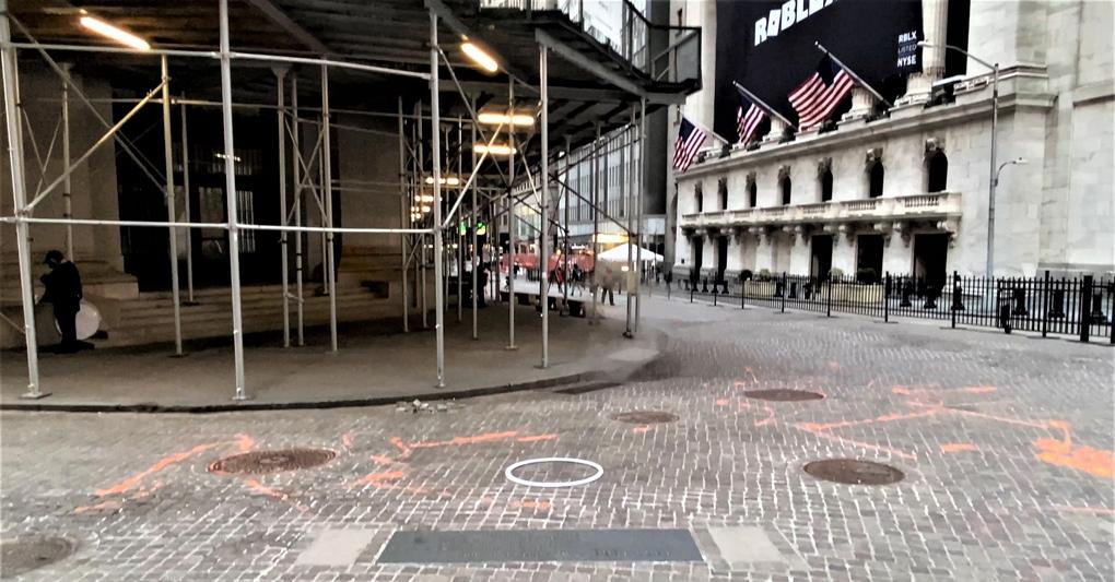 Salvatore Garau, “Afrodite Piange”,  Wall Street, Nwe York, 2021