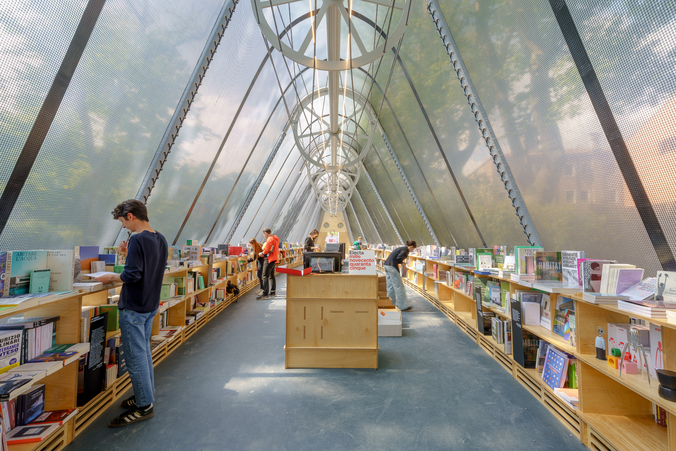 La Libreria, foto di Andrea Avezzu, courtesy of La Biennale di Venezia  