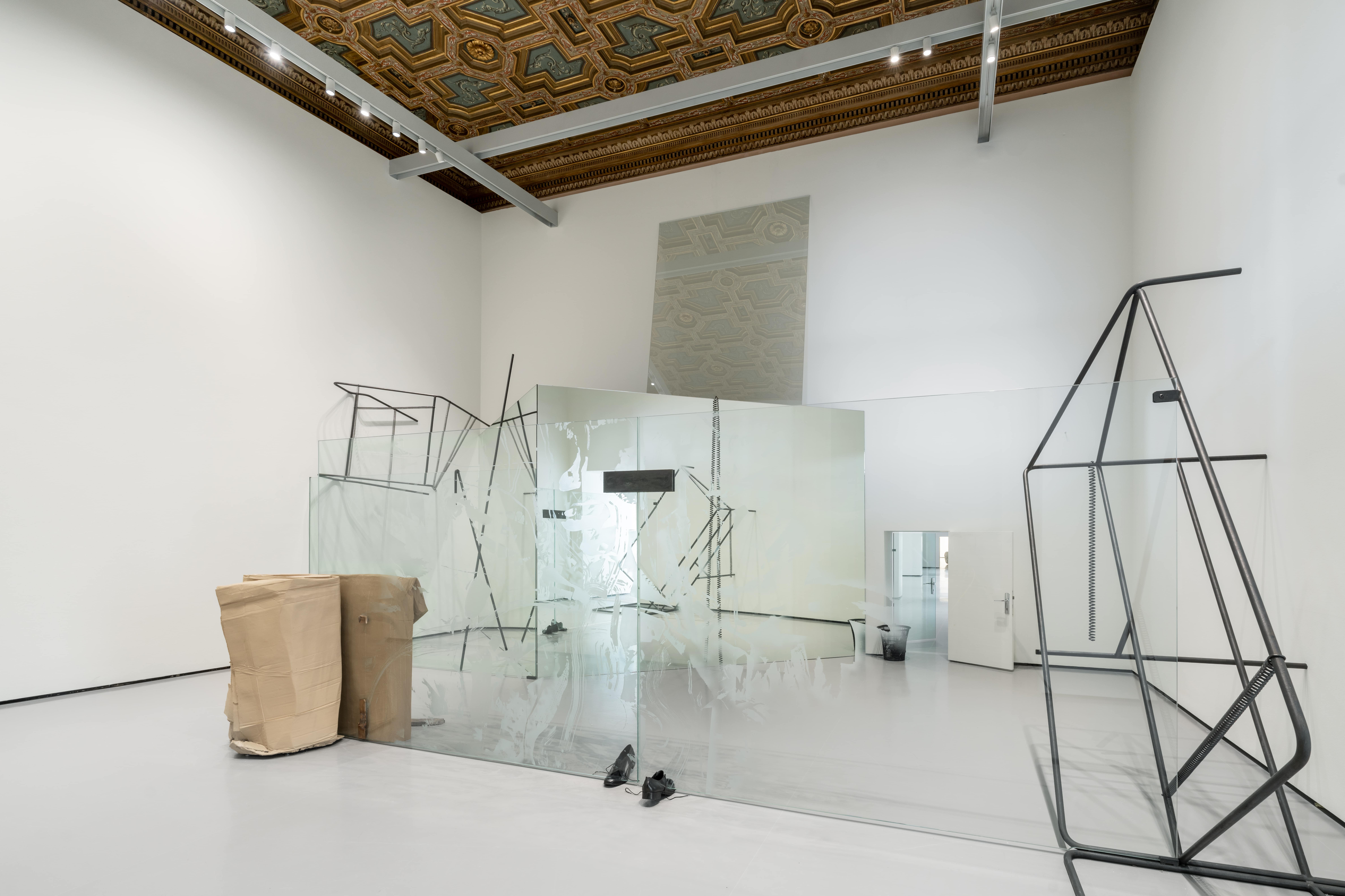 Tatiana Trouvé​, L’appuntamento, 2025, Collection of the artist; © Tatiana Trouvé, by SIAE 2025. Installation view, “Tatiana Trouvé. The strange Life of Things”, 2025, Palazzo Grassi, Venezia. Ph. Marco Cappelletti and Giuseppe Miotto / Marco Cappelletti 