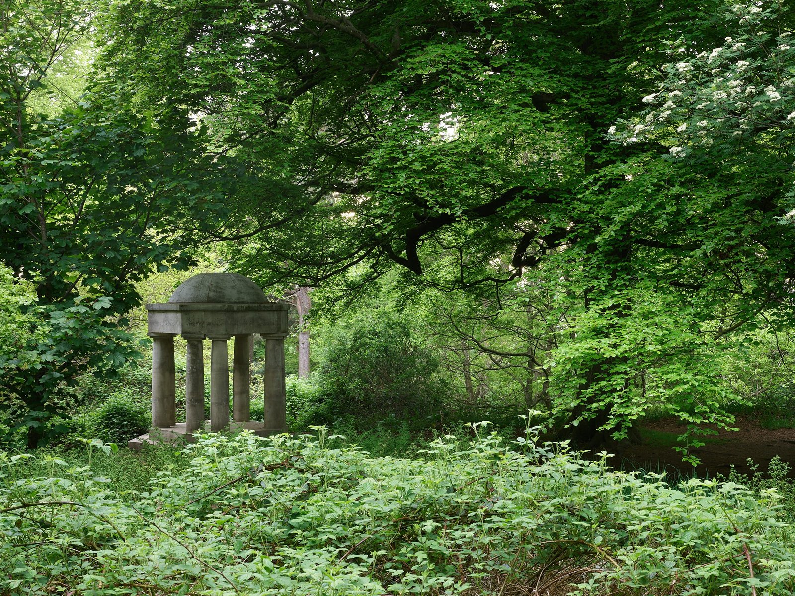 Ian Hamilton Finley, Temple of Apollo, 2009, photograph by Allan Pollok Morris, courtesy of Jupiter Artland