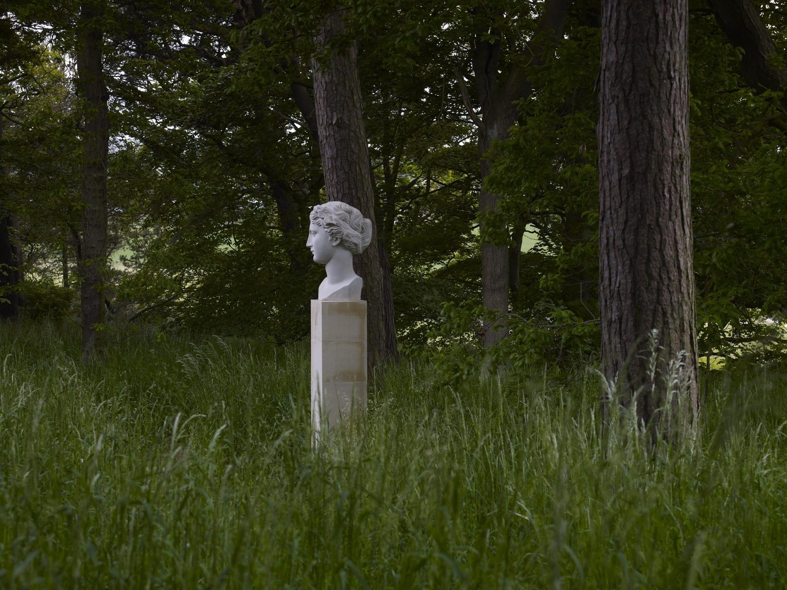 Ian Hamilton Finley, Muse, 2009, photograph by Allan Pollok Morris, courtesy of Jupiter Artland