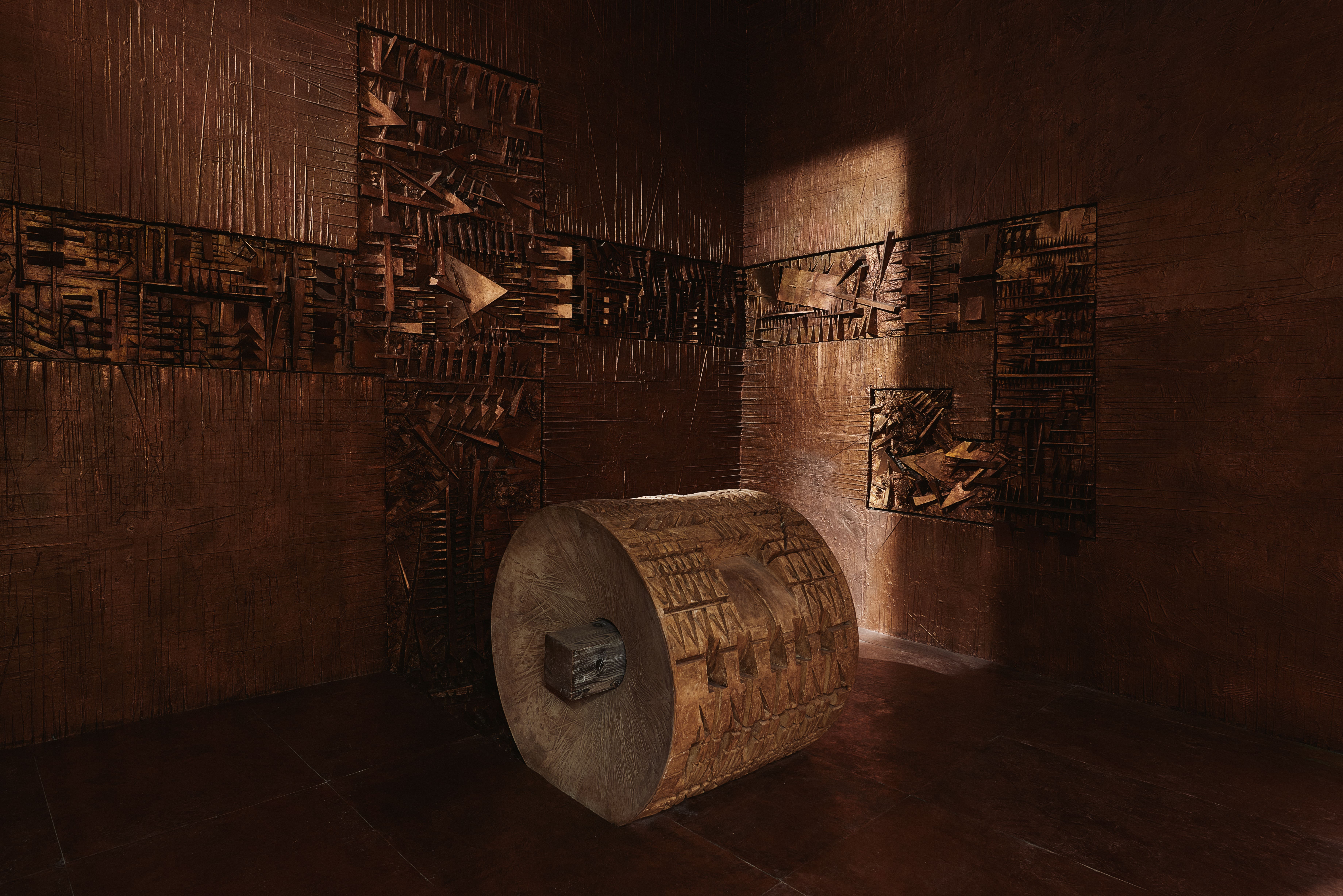 Arnaldo Pomodoro, Labyrinth, photograph by Andres Juan Suarez, courtesy of Fondazione Arnaldo Pomodoro