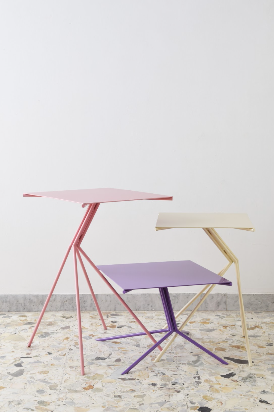 Tavolo che cammina - Rosa cover